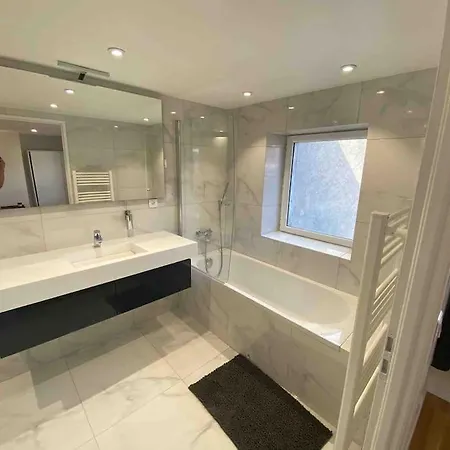 Duplex Centre Confort Proche Nancy Apartment *